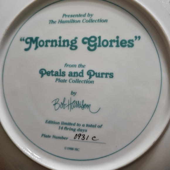 Hamilton Collection Bob Harrison Petals and Purs Cat Plates - Picture 3 of 6